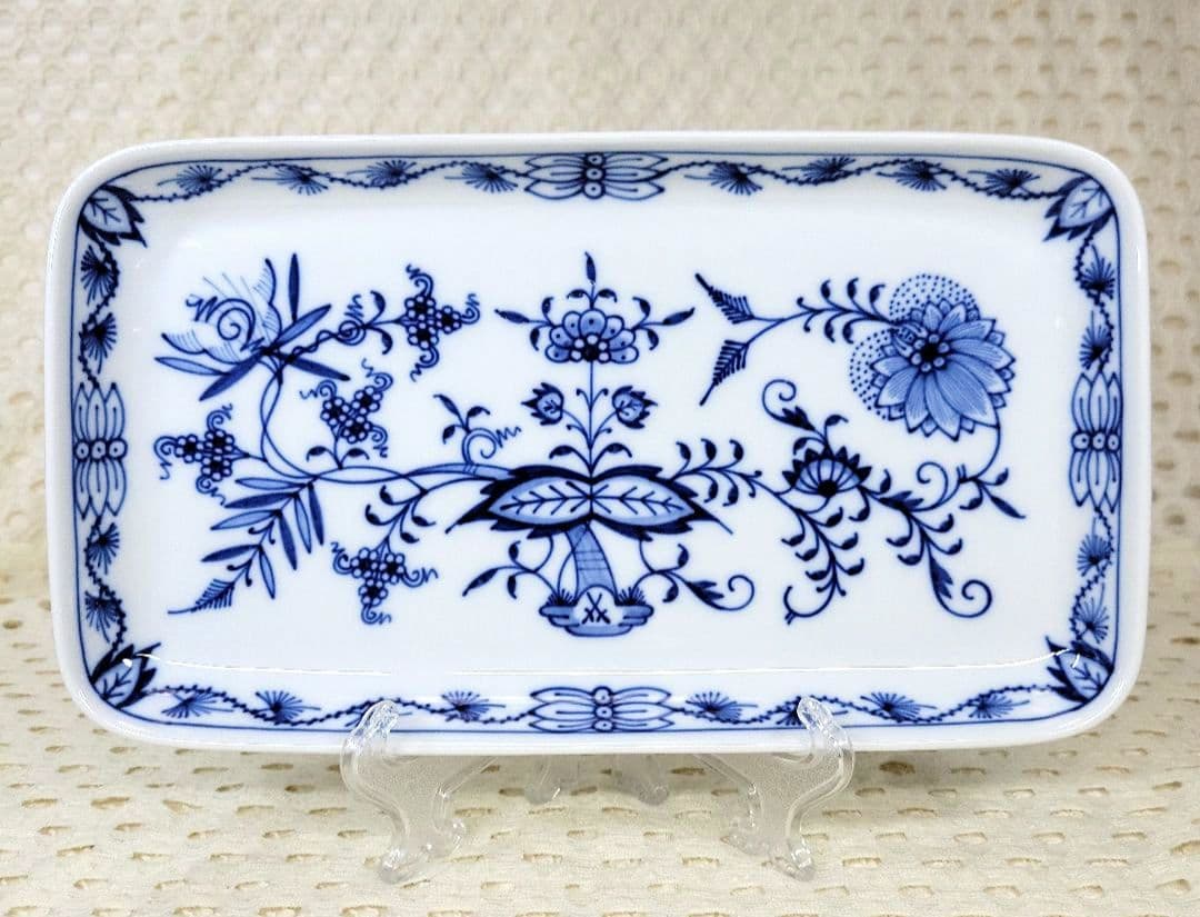 mY。マイセン　長角皿　２３センチ　×　１３センチ　１枚 　です。