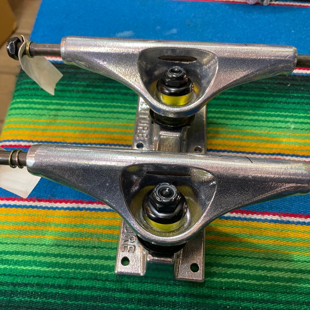 ベンチャー　スケートボードトラック シルバー スパイダー　5.6