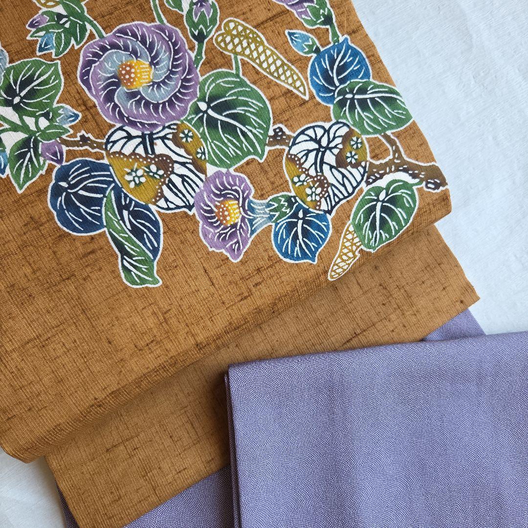 淡い灰青紫色　伊勢型両面染めの鮫小紋