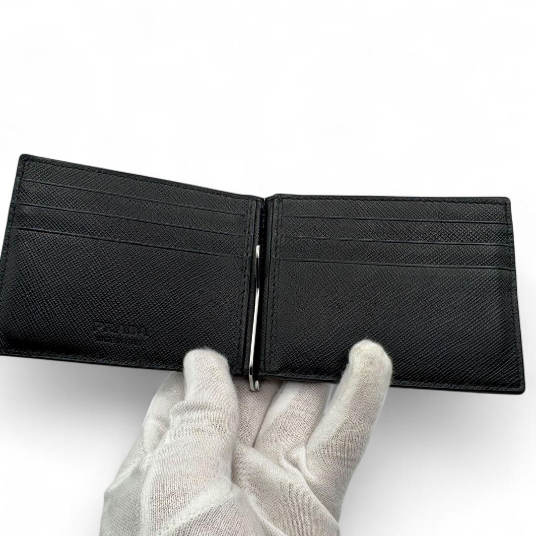 美品　プラダ　マネークリップ サフィアーノレザー 三つ折り カードケース