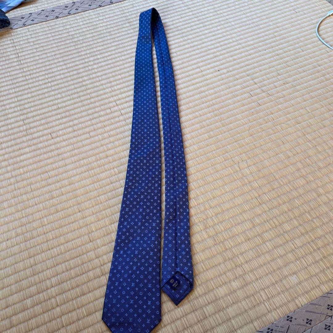 s*️様 LOUIS VUITTON ネクタイ ネイビー