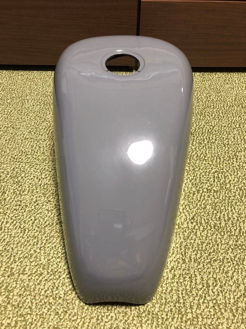 サイモンカスタム　タンクカバー グロスグレー/ホワイトハンドスクリプト