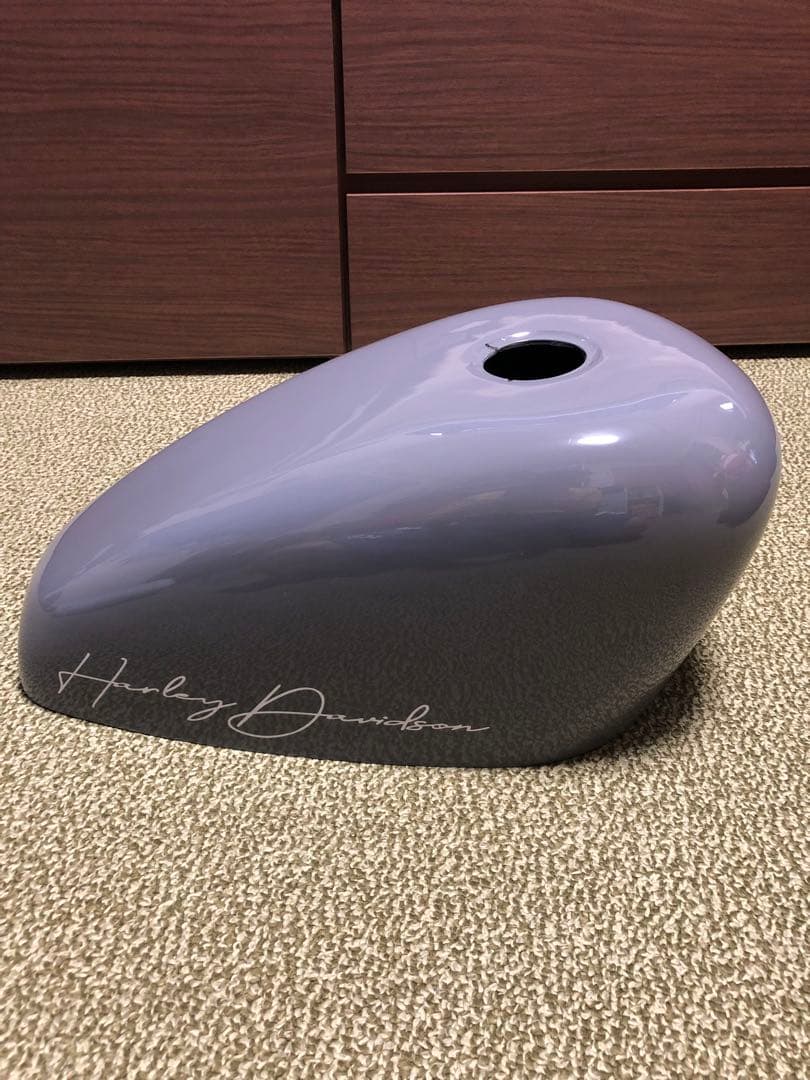 サイモンカスタム　タンクカバー グロスグレー/ホワイトハンドスクリプト