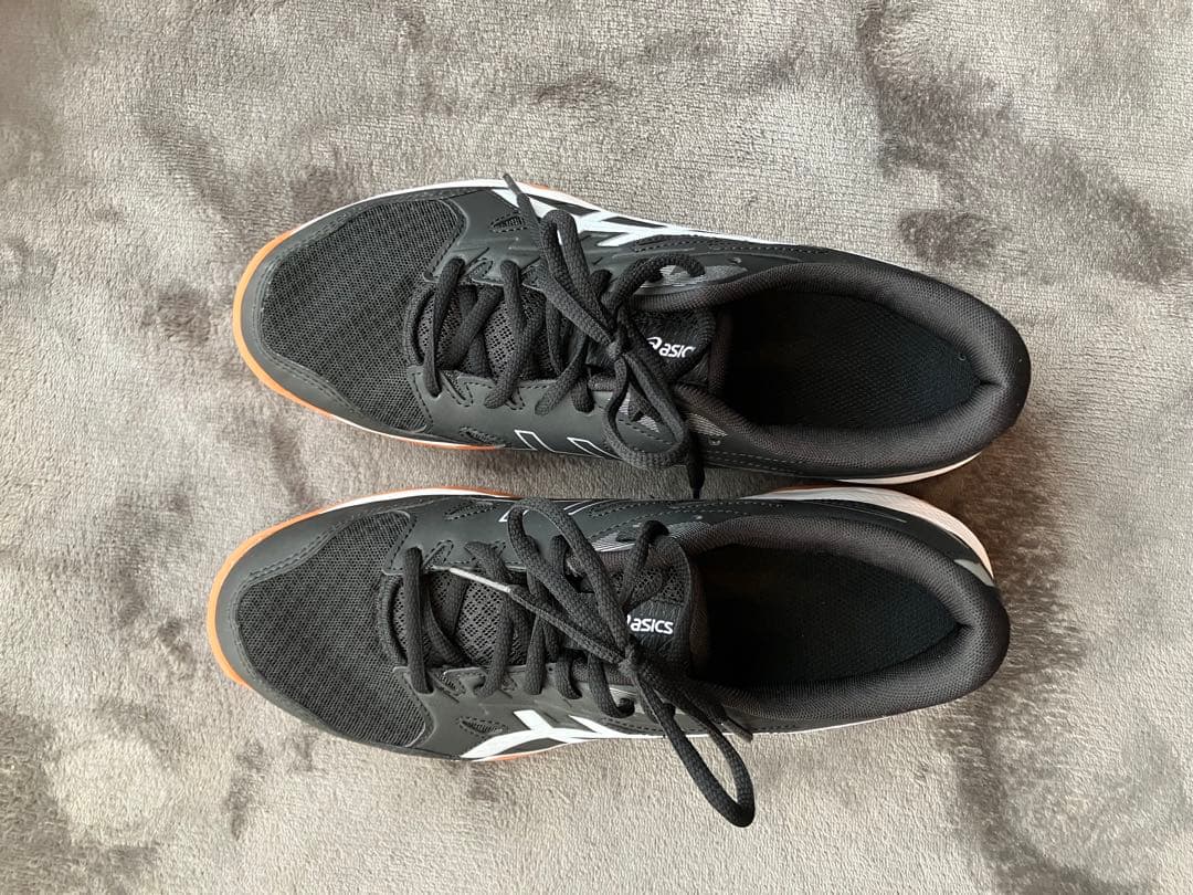 Mikasa FIVB 73 バレーボールとAsicsシューズ