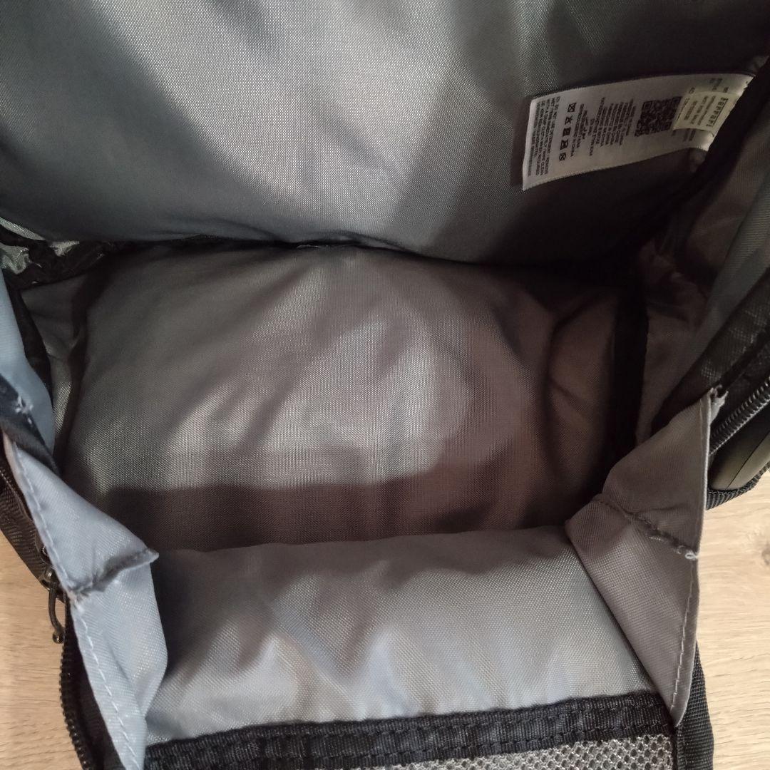 希少　Ferrari ✕プーマ　フェラーリ　バッグ　リュック　黒未使用に近い