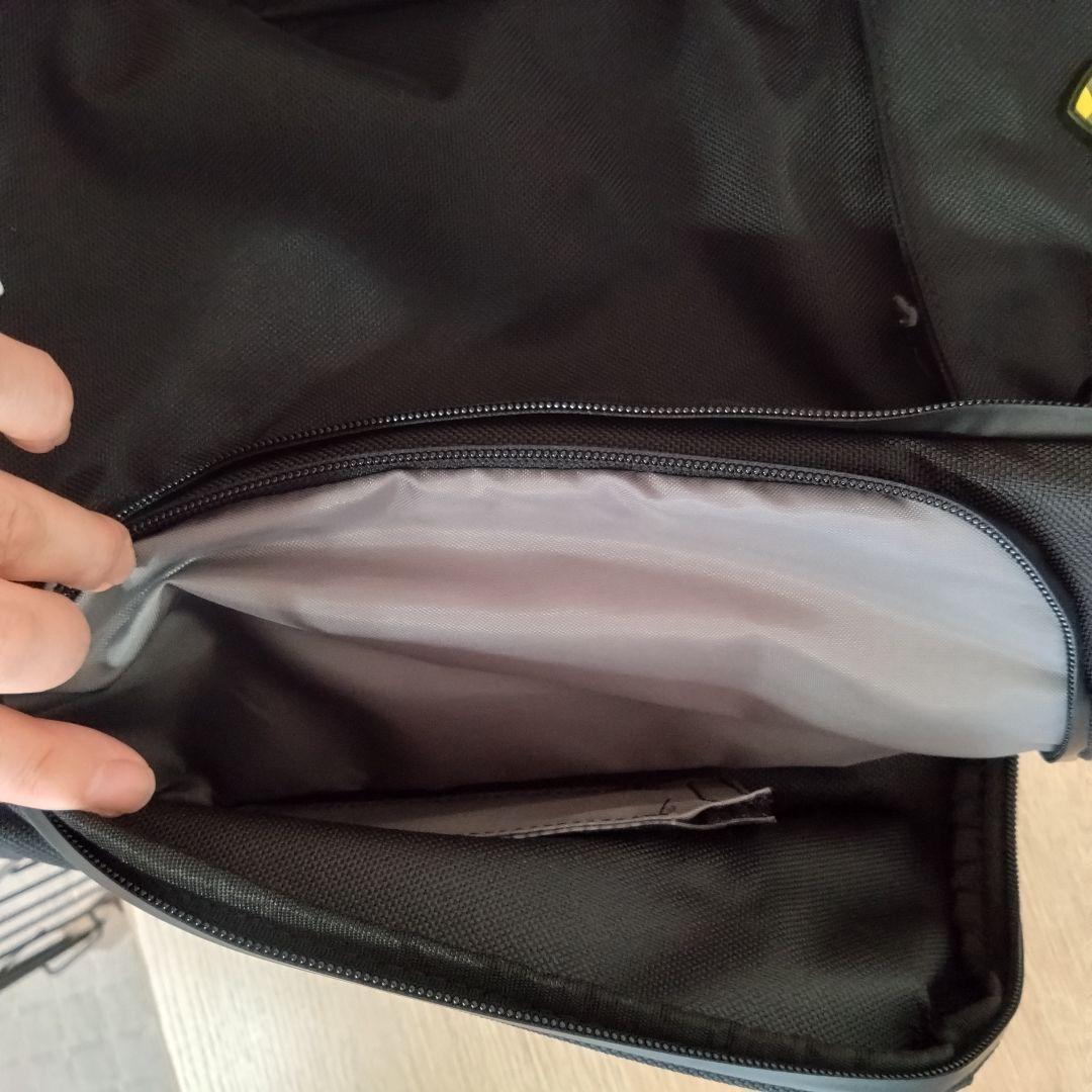 希少　Ferrari ✕プーマ　フェラーリ　バッグ　リュック　黒未使用に近い