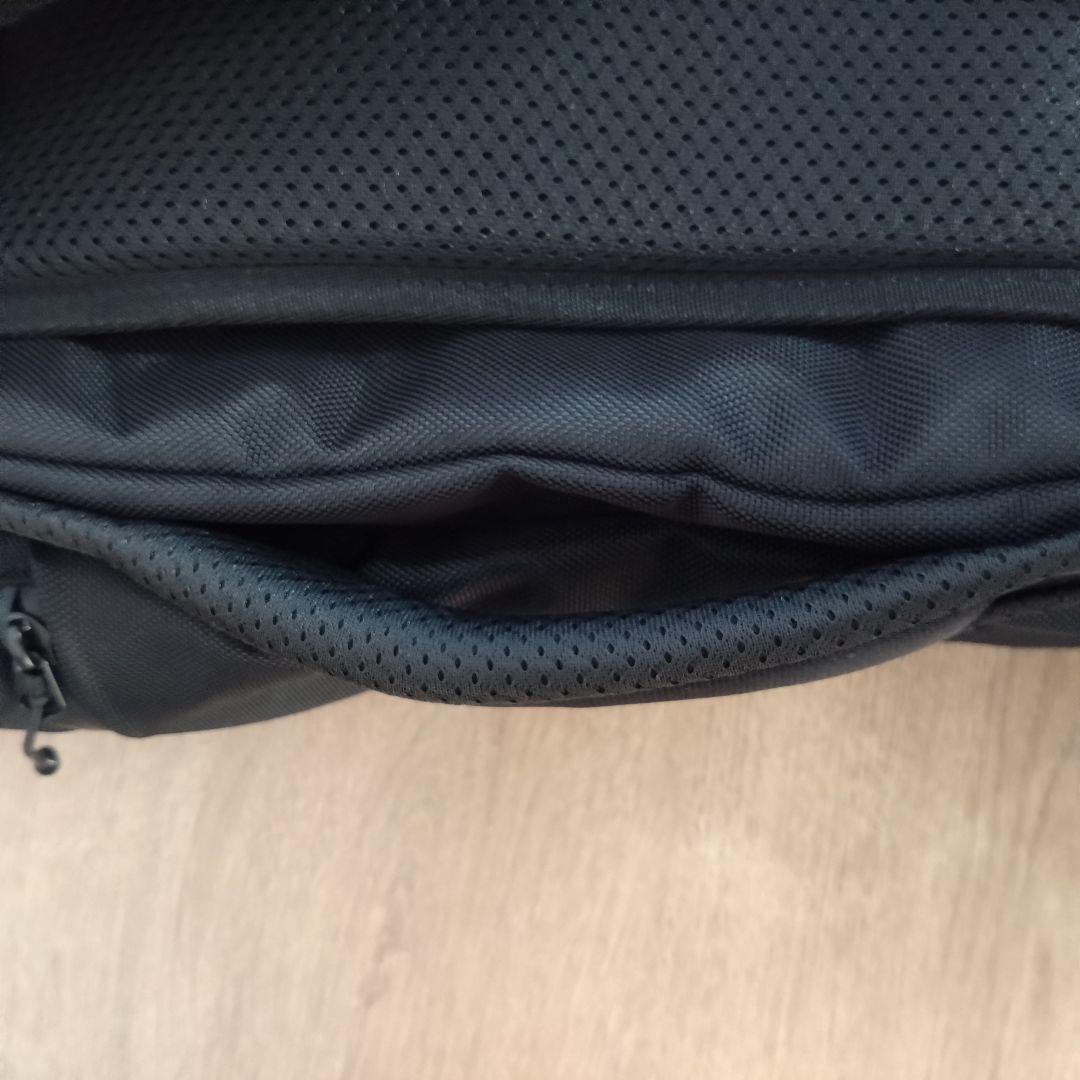 希少　Ferrari ✕プーマ　フェラーリ　バッグ　リュック　黒未使用に近い