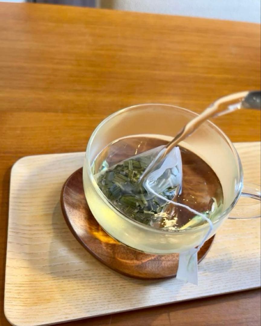 美品　縦型　靴収納棚　クリア窓付き 自家焙煎珈琲　有機栽培レモングラスティ等々付