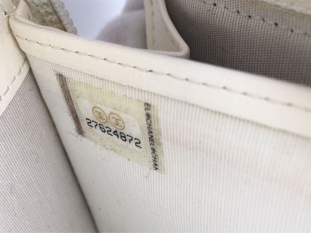 シャネル　CHANEL キャビアスキン　長財布