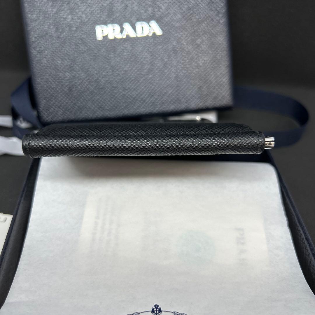 美品　PRADA　マネークリップ付サフィアーノトライアングル 財布 黒