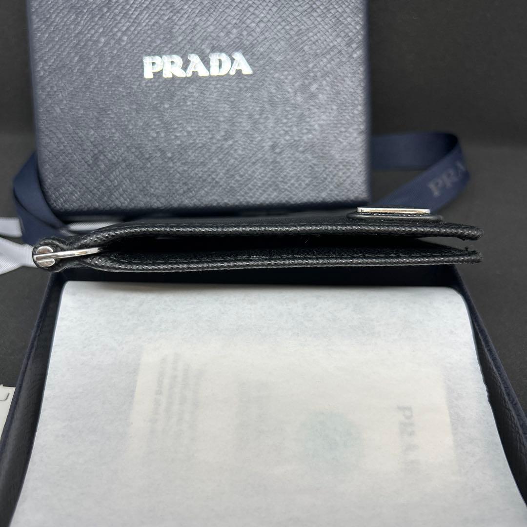 美品　PRADA　マネークリップ付サフィアーノトライアングル 財布 黒