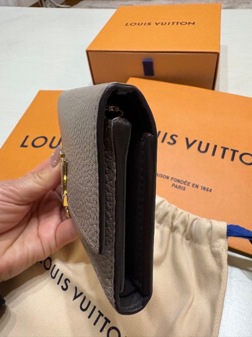 LOUIS VUITTON ベージュ三つ折り財布