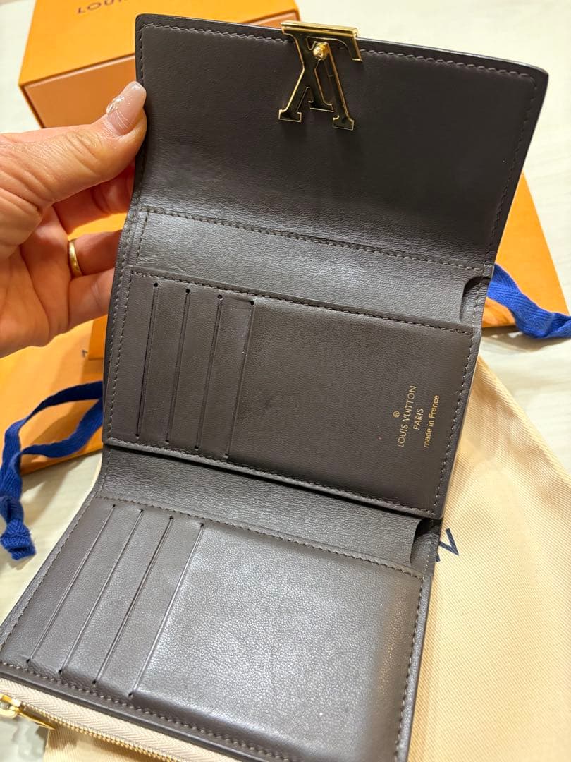 LOUIS VUITTON ベージュ三つ折り財布