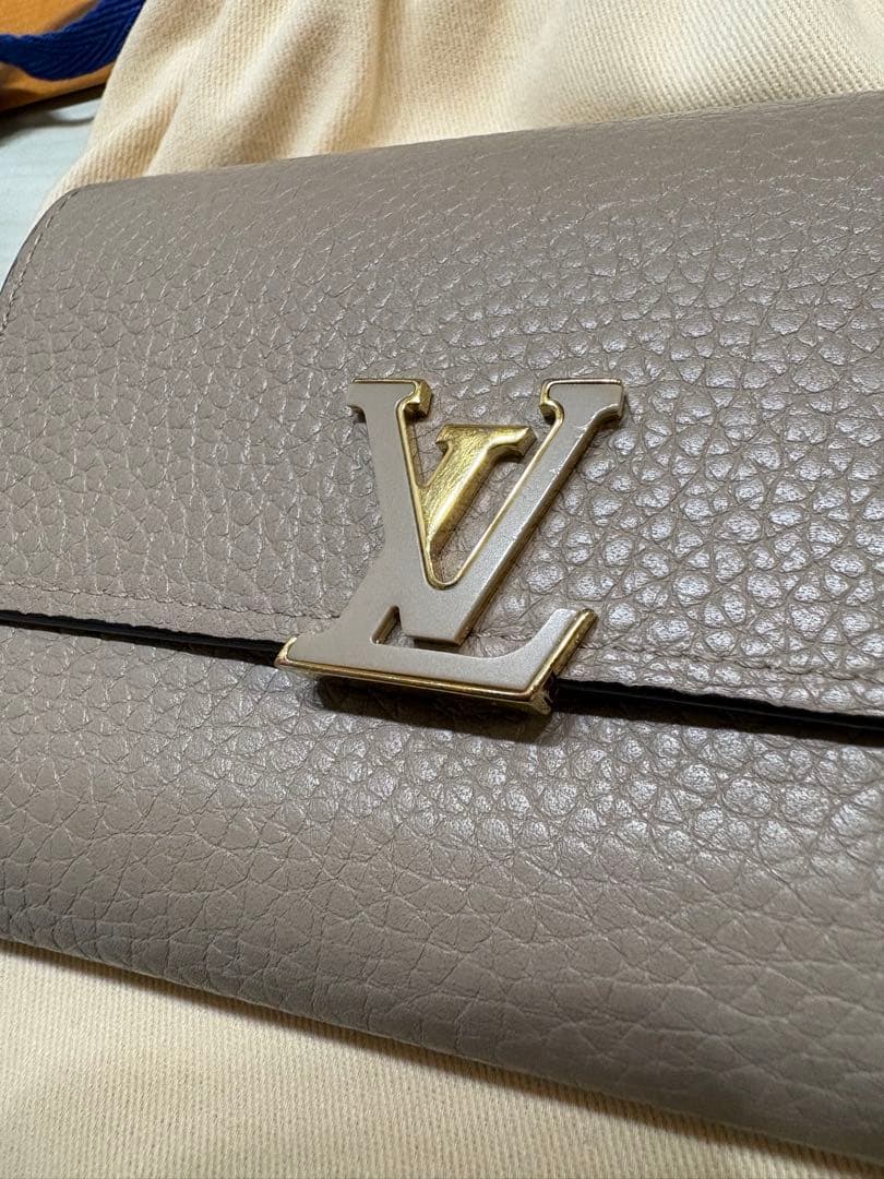 LOUIS VUITTON ベージュ三つ折り財布
