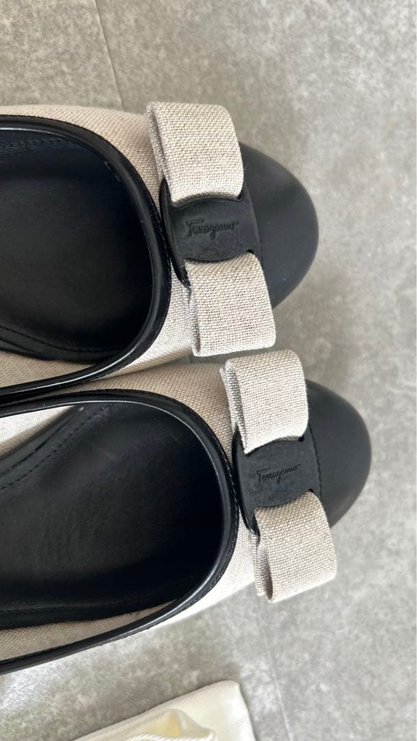 FERRAGAMO リボン付きバレエシューズ