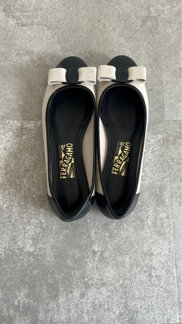 FERRAGAMO リボン付きバレエシューズ