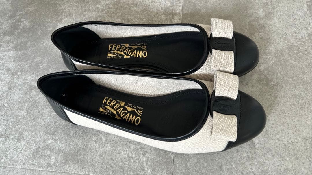 FERRAGAMO リボン付きバレエシューズ