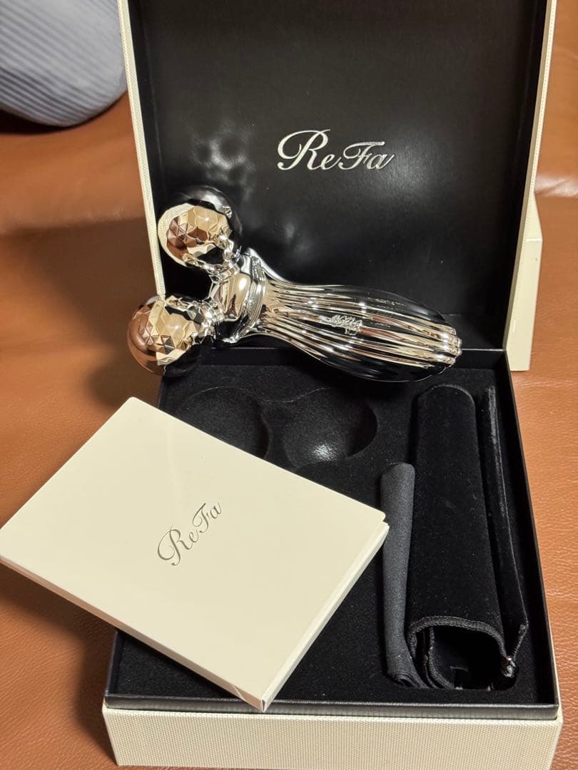 ReFa 美顔ローラー シルバー 専用ポーチ付き