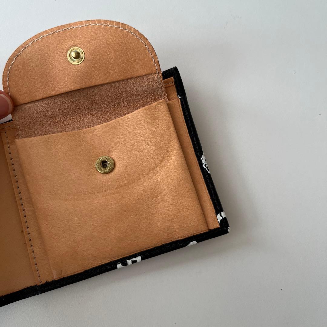 新品　イルビゾンテ　二つ折り財布　レザー　ブラックxホワイト　ロゴ　レザー　牛革