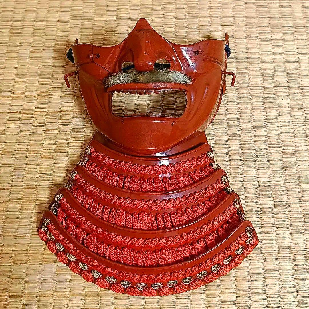朱塗りの面頬 甲冑 武具 鎧