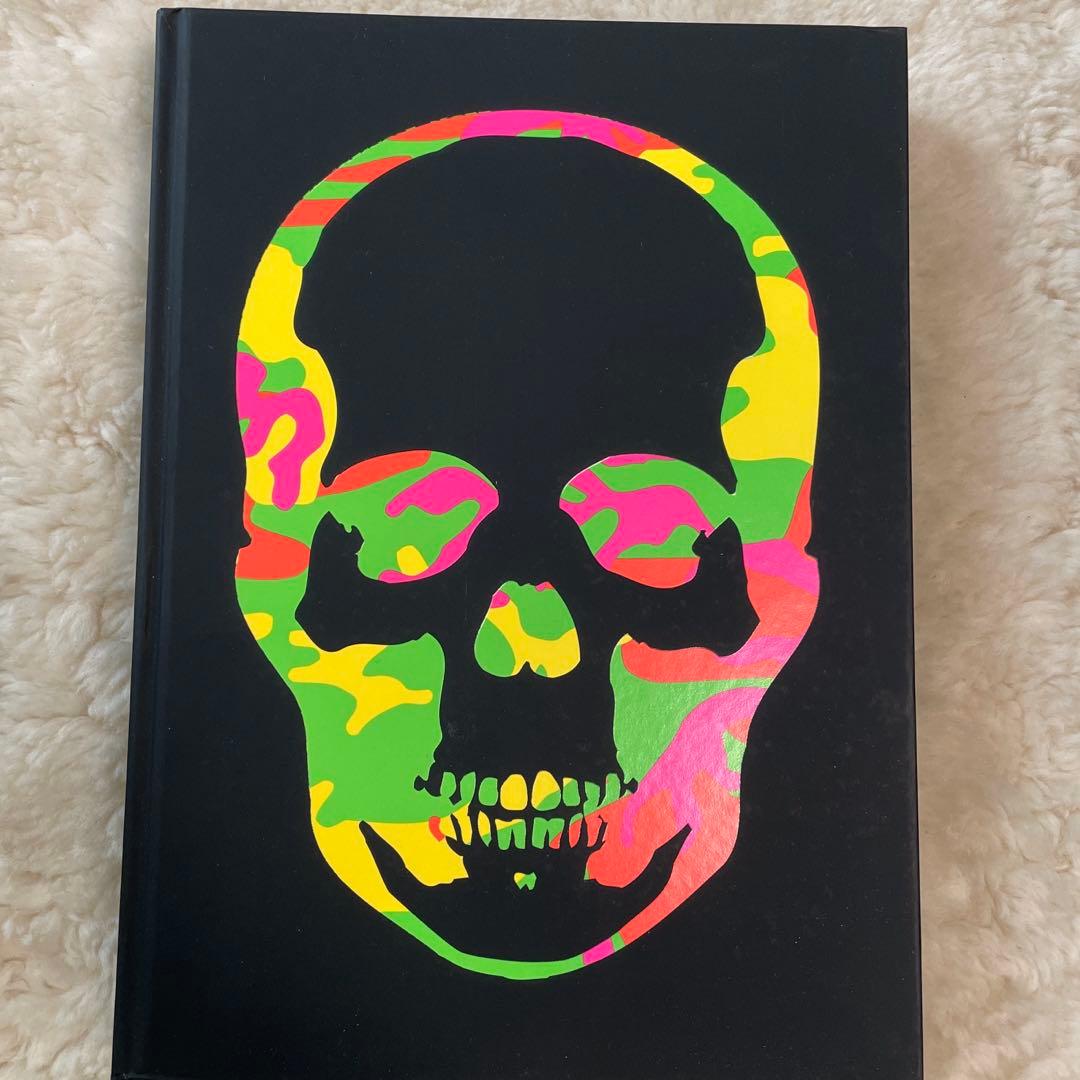 アート・デザイン・音楽 SKULLS IN CONTEMPORARY ART AND DESIGN