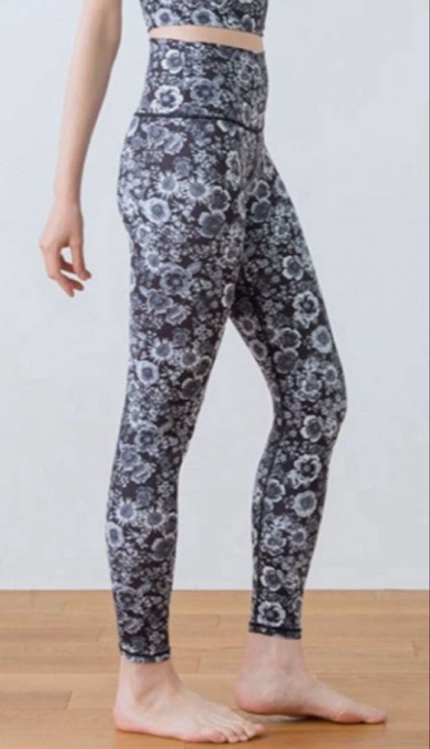 ✴︎新品未開封✴︎SUKALAエンブロイダリーレギンスMサイズ