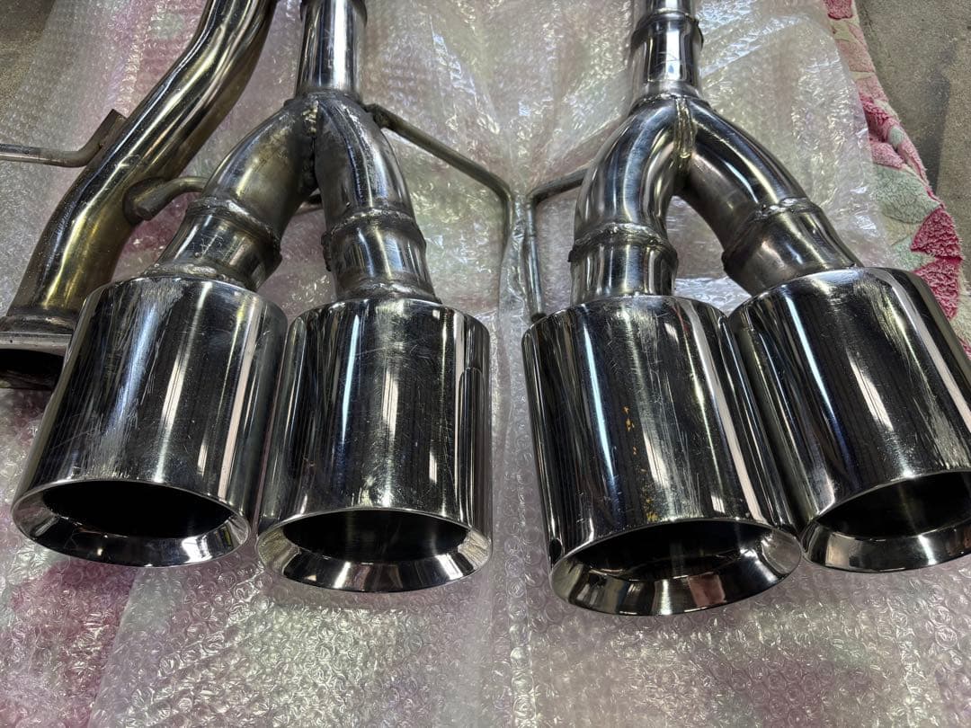 クラウンGRS182 の４本出しストレートマフラー