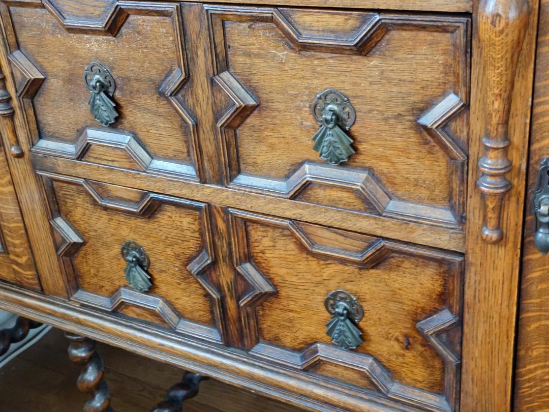 maruさま専用 英国アンティーク サイドボード オーク材の彫刻装飾付き家具