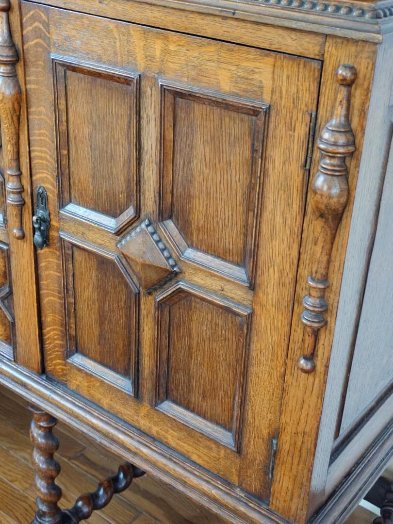 maruさま専用 英国アンティーク サイドボード オーク材の彫刻装飾付き家具