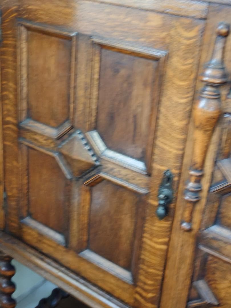 maruさま専用 英国アンティーク サイドボード オーク材の彫刻装飾付き家具