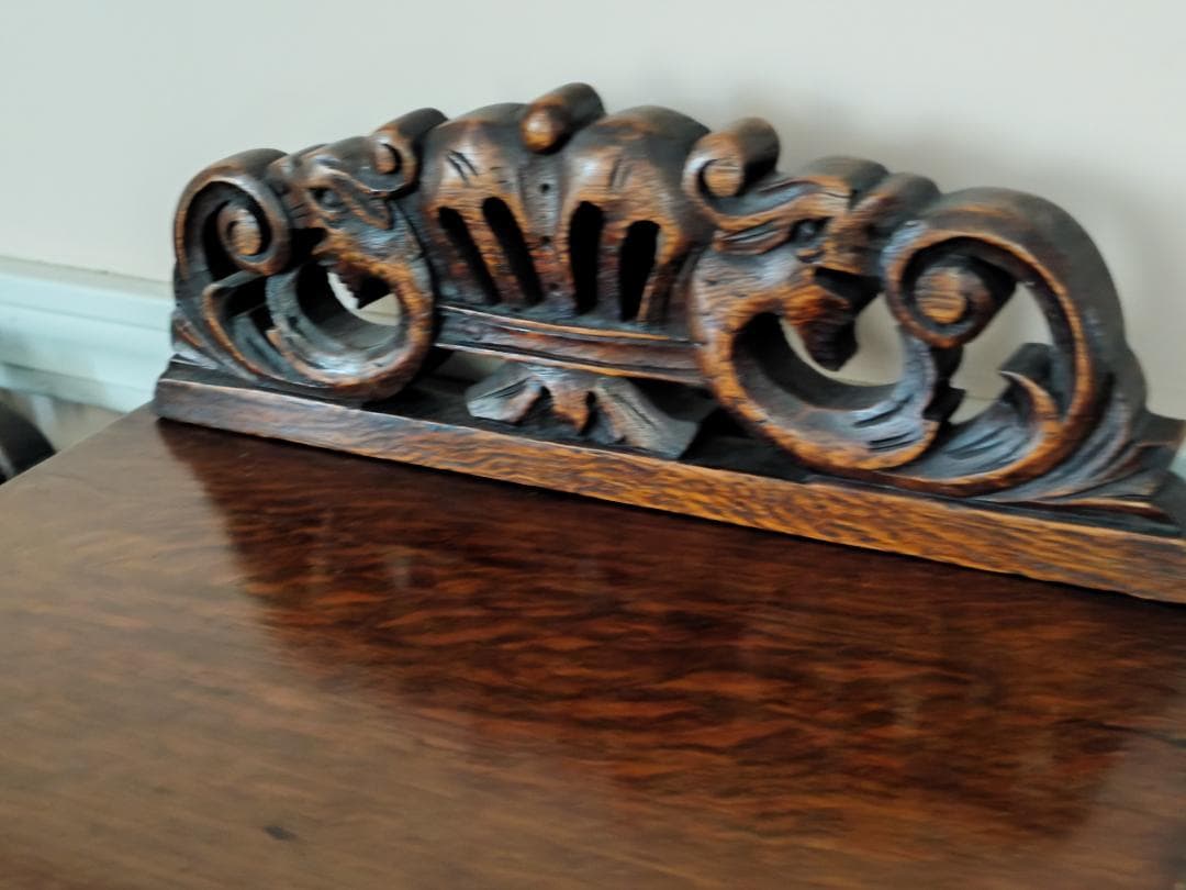 maruさま専用 英国アンティーク サイドボード オーク材の彫刻装飾付き家具