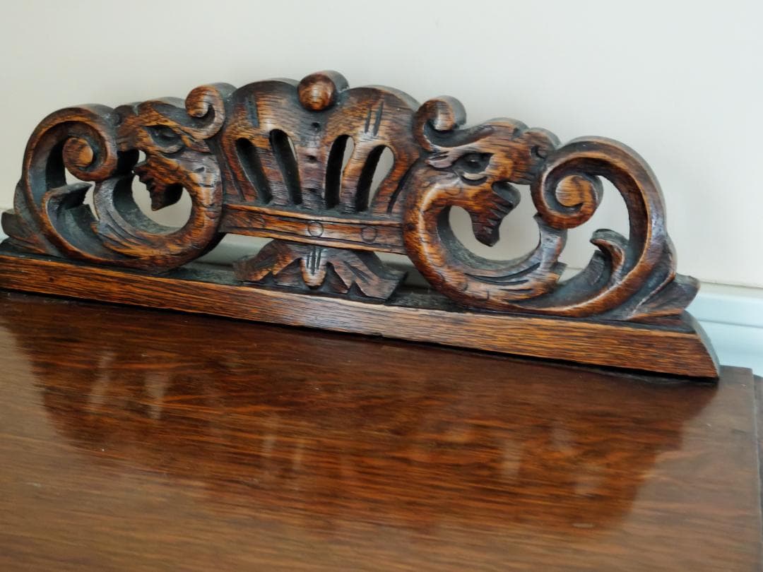 maruさま専用 英国アンティーク サイドボード オーク材の彫刻装飾付き家具