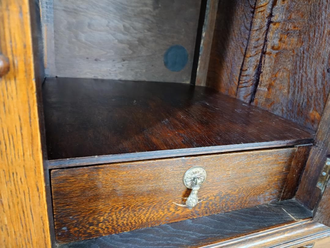 maruさま専用 英国アンティーク サイドボード オーク材の彫刻装飾付き家具