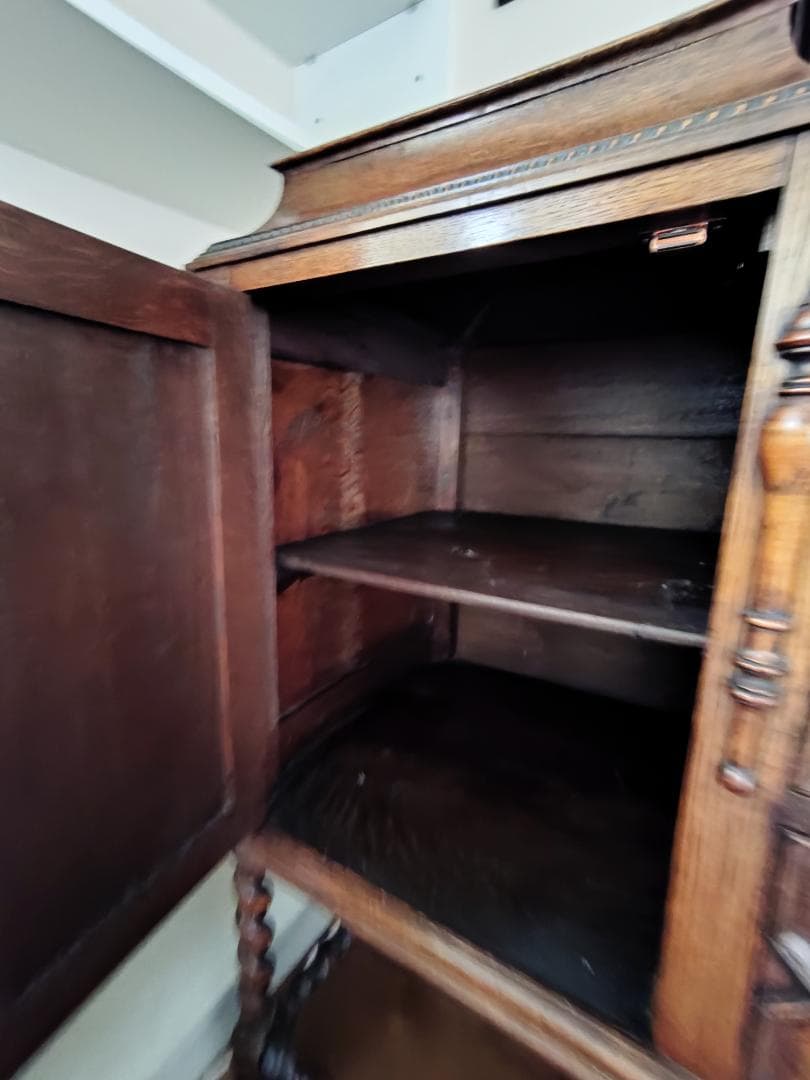 maruさま専用 英国アンティーク サイドボード オーク材の彫刻装飾付き家具