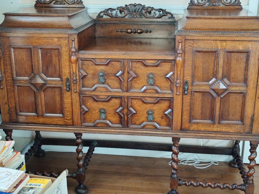 maruさま専用 英国アンティーク サイドボード オーク材の彫刻装飾付き家具