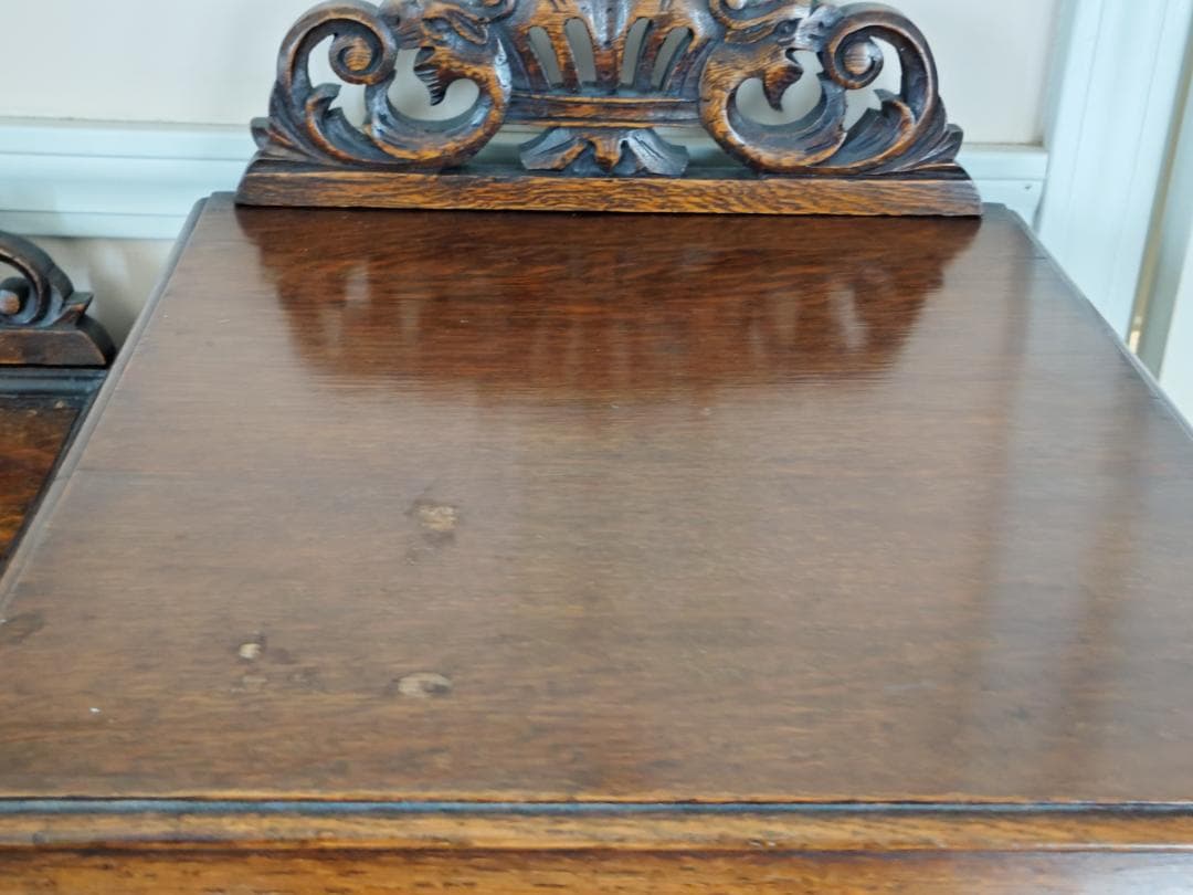 maruさま専用 英国アンティーク サイドボード オーク材の彫刻装飾付き家具