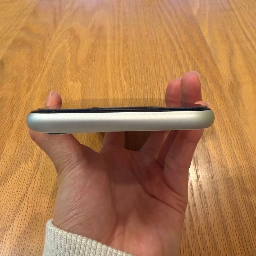 Apple iPhone 11ホワイト 6.1インチ