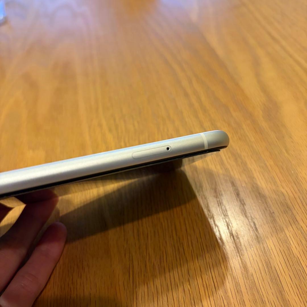 Apple iPhone 11ホワイト 6.1インチ
