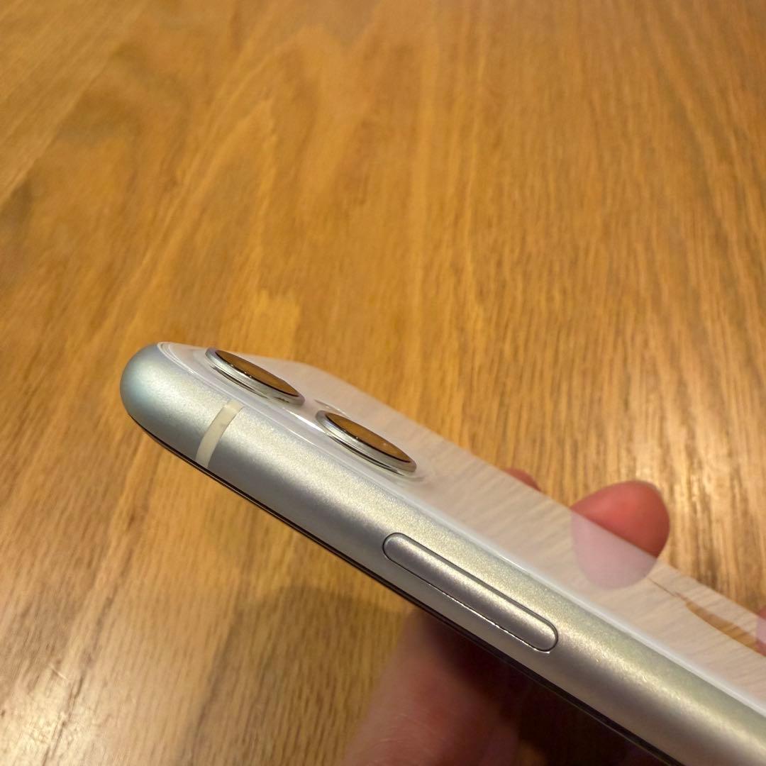 Apple iPhone 11ホワイト 6.1インチ