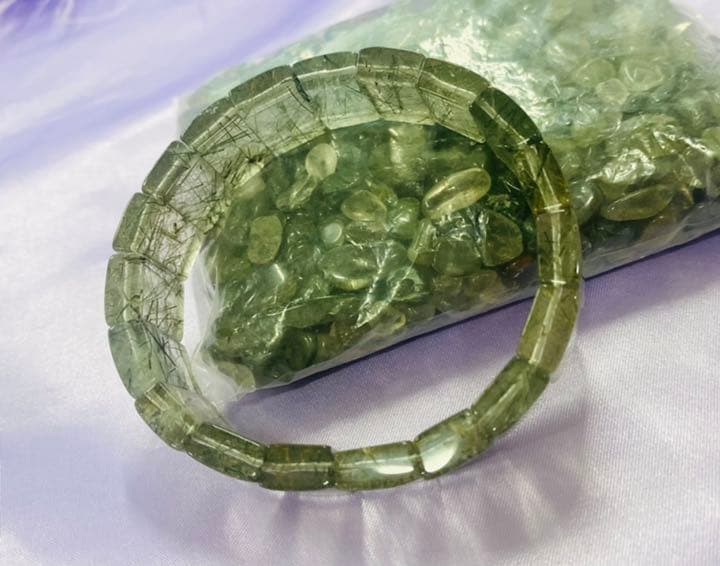 グリーンルチル（トルマリン入り）バングル（鑑別書＋グリーンルチルさざれ付き）