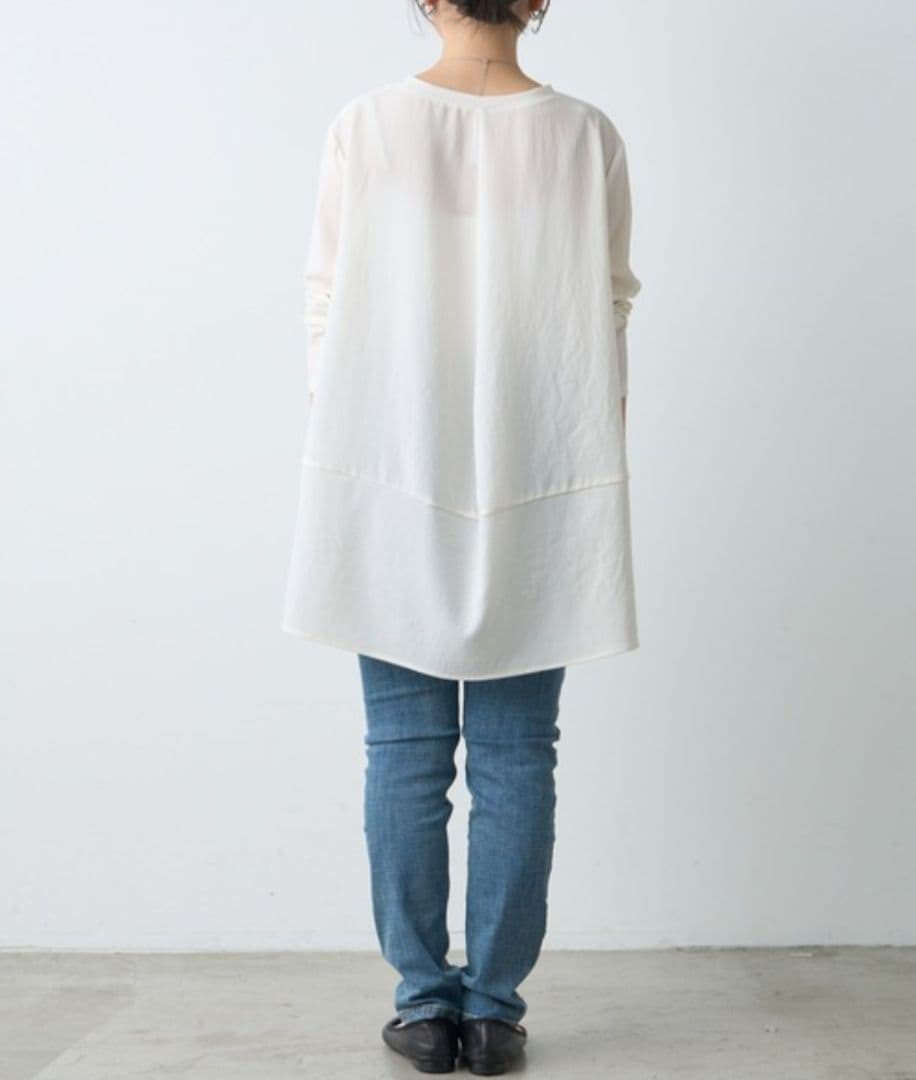 美品✨️BEARDSLEY　 後ろドレープTブラウス　ホワイト