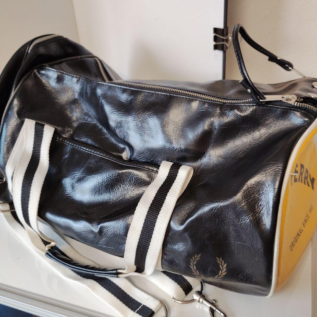 FRED PERRY ショルダーバッグ 黒/黄色