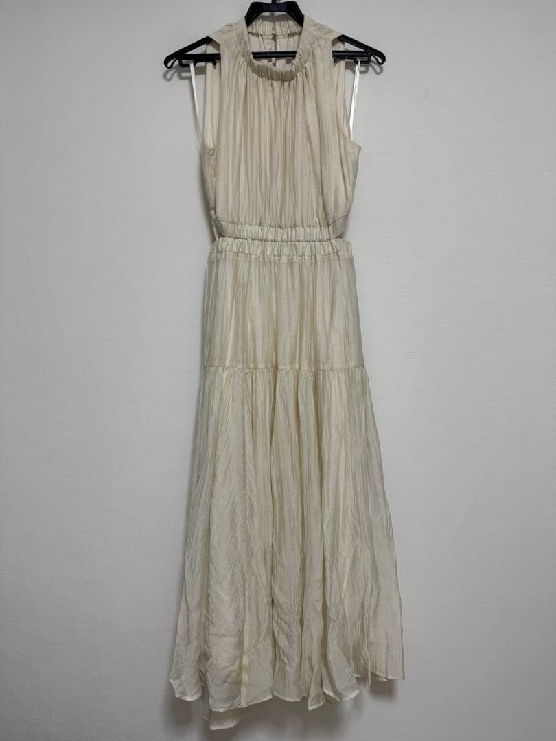 rienda ホルターネックギャザーフレアワンピース