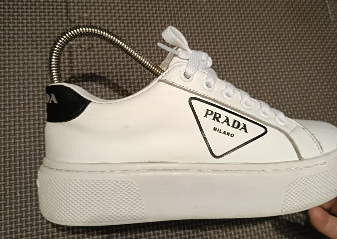PRADA ホワイトレザー スニーカー