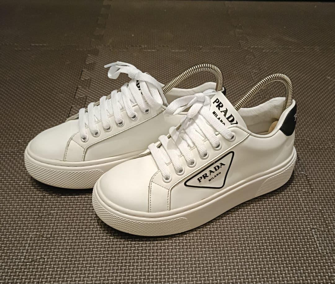 PRADA ホワイトレザー スニーカー