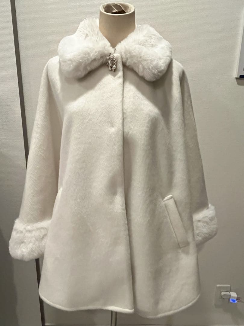 evelyn エブリン ビジューポンチョコート ホワイト