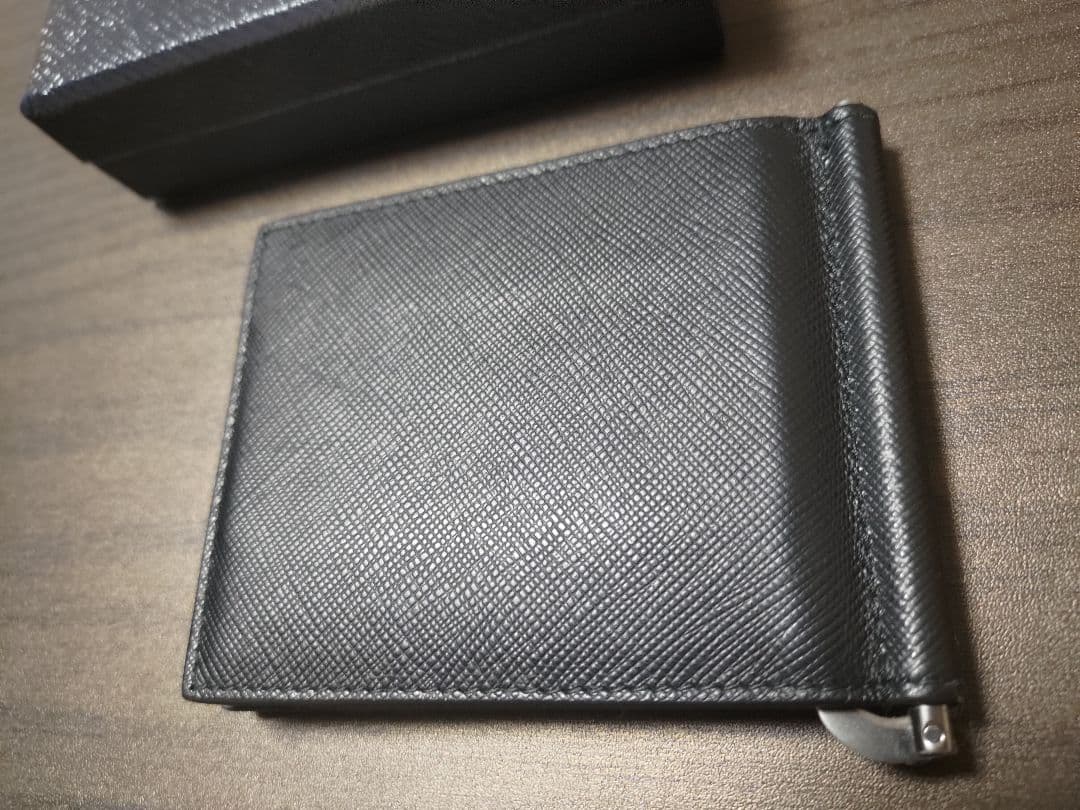 【極美品】PRADA ブラック サフィアーノレザー マネークリップ