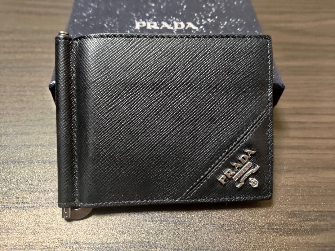 【極美品】PRADA ブラック サフィアーノレザー マネークリップ