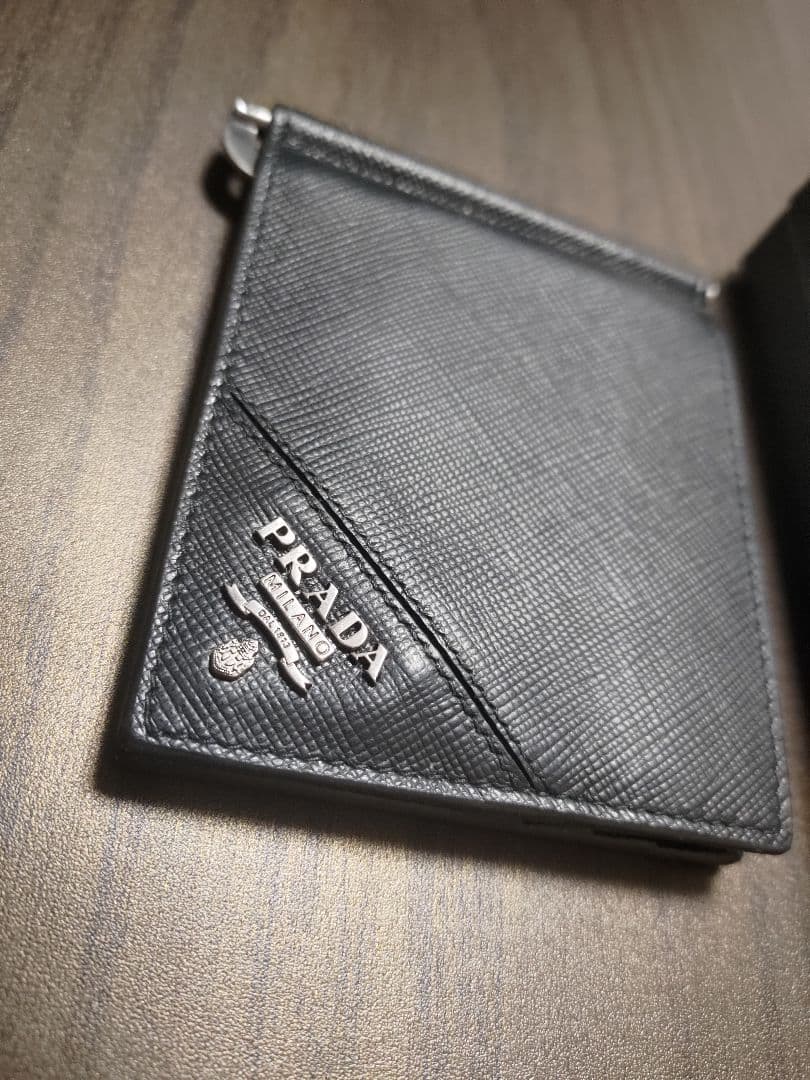 【極美品】PRADA ブラック サフィアーノレザー マネークリップ