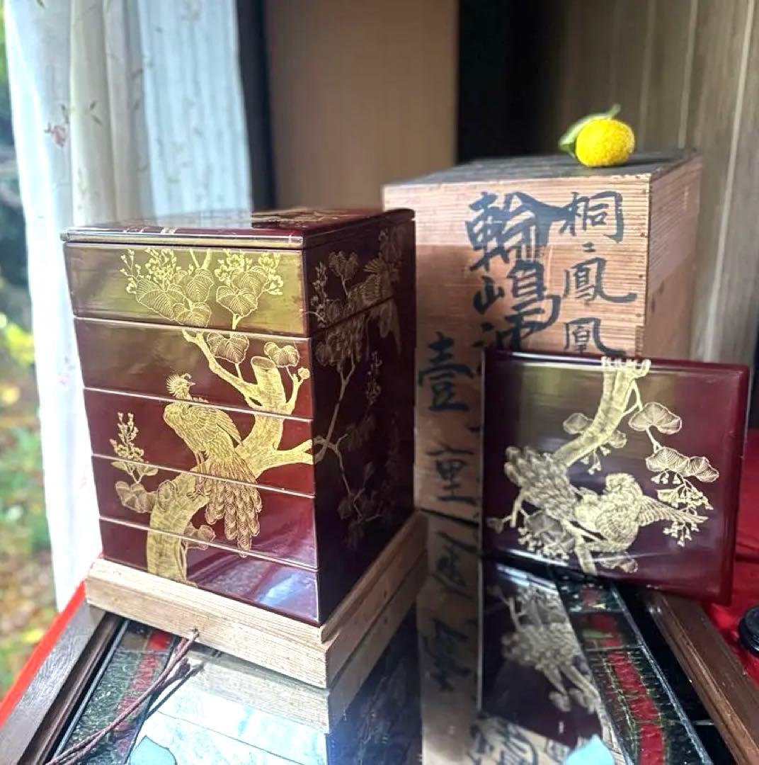 お年玉価格 ‼️JAPAN時代溜塗沈金　桐花鳳凰に松　鳳凰　五段重箱二枚蓋木箱入